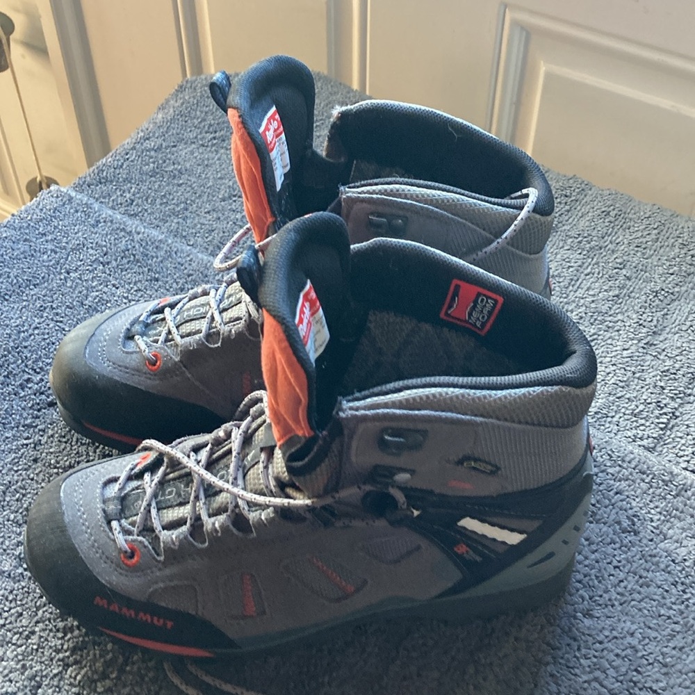 Mammut hiking boots size 7. Ayako High Gtx. Never worn.